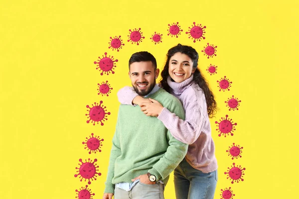 一对快乐的年轻夫妇 在黄色背景上勾画出病毒 强烈豁免的概念 — 图库照片