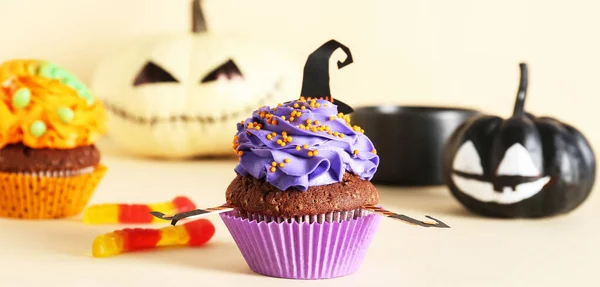 Tasty Halloween Cupcake Beige Background Closeup — Stock Photo, Image