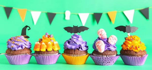 Tasty Halloween Cupcakes Green Background — Stock Photo, Image