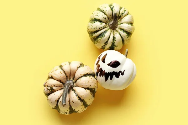 Calabazas Halloween Sobre Fondo Amarillo — Foto de Stock