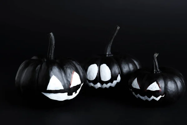Zucche Halloween Con Facce Disegnate Sfondo Scuro — Foto Stock