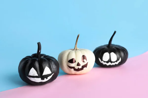 Διαφορετικές Κολοκύθες Halloween Στο Φόντο Χρώμα — Φωτογραφία Αρχείου