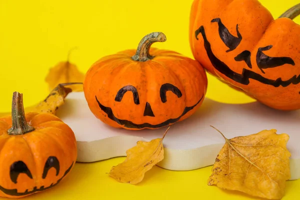 Composition Funny Halloween Pumpkins Autumn Leaves Yellow Background Closeup — Stock Photo, Image