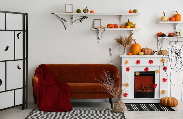 Interior Living Room Decorated Halloween Fireplace Pumpkins Red Sofa — Stock Photo, Image