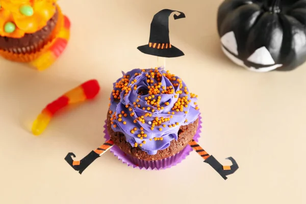 Lekker Halloween Cupcake Beige Achtergrond Close — Stockfoto