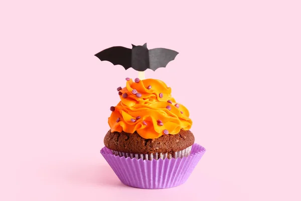 Lekker Halloween Cupcake Met Papieren Knuppel Roze Achtergrond — Stockfoto