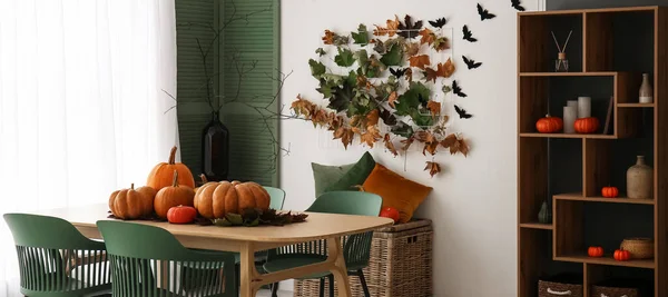 Interior Modern Dining Room Fresh Pumpkins Table Autumn Leaves Shelving — Stock Photo, Image