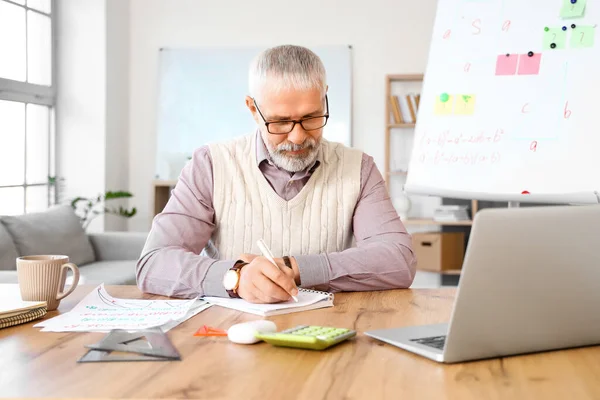 Mature Teacher Conducting Lesson Online Home — Stock Photo, Image