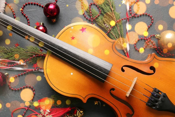 Violine Und Weihnachtsdekor Auf Grauem Hintergrund Draufsicht — Stockfoto