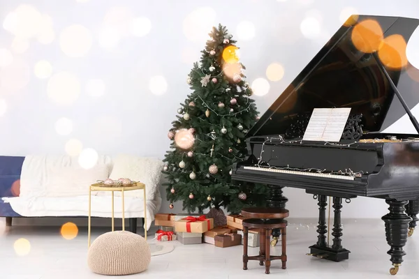 Interior Quarto Com Piano Cauda Decorado Para Natal — Fotografia de Stock