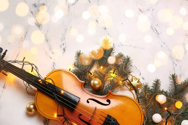 Violino Com Decoração Natal Fundo Claro Vista Superior — Fotografia de Stock