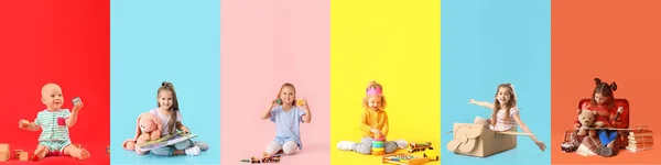 Grupo Crianças Pequenas Com Brinquedos Fundo Cor — Fotografia de Stock