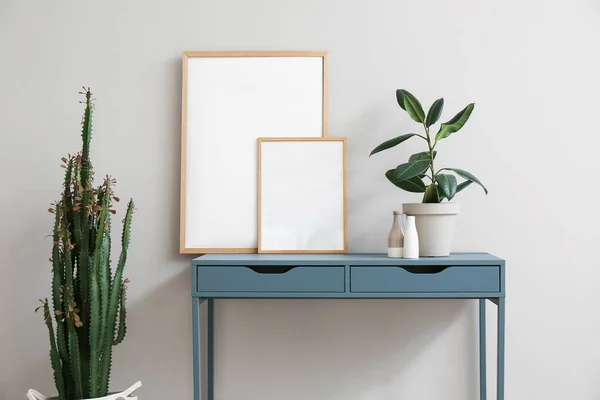 Table Blank Frames Houseplants Grey Wall — Stock Photo, Image