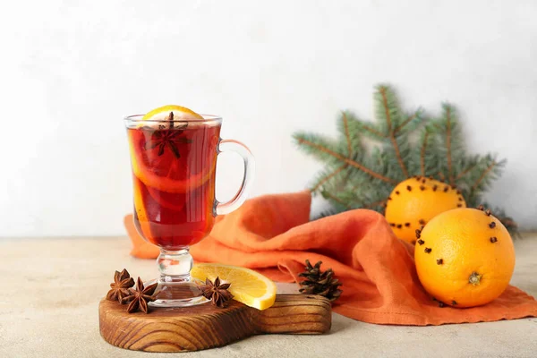 Wooden Board Glass Aromatic Mulled Wine Oranges Spices Table — Stock Photo, Image