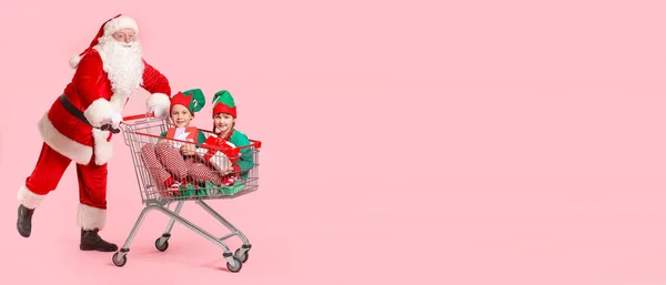 Mikulás Kis Manó Gyerekek Ajándékokat Bevásárlókosár Rózsaszín Háttér Hely Szöveges — Stock Fotó