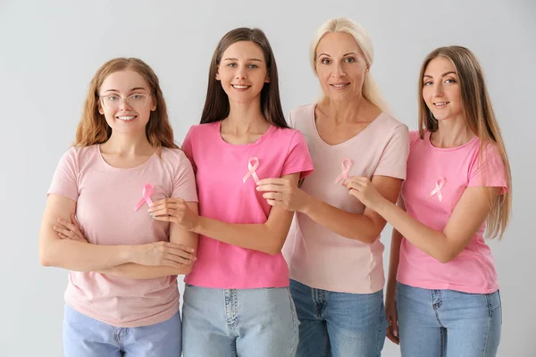 Piękne Kobiety Różowymi Wstążkami Świadomości Jasnym Tle Koncepcja Raka Piersi — Zdjęcie stockowe