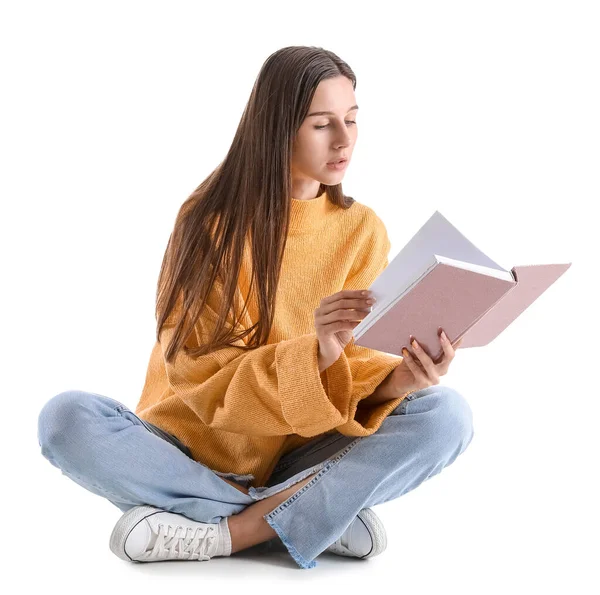 Mulher Bonita Camisola Amarela Leitura Livro Fundo Branco — Fotografia de Stock