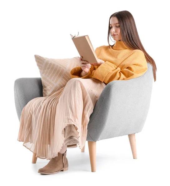 Jeune Femme Livre Lecture Dans Fauteuil Confortable Sur Fond Blanc — Photo