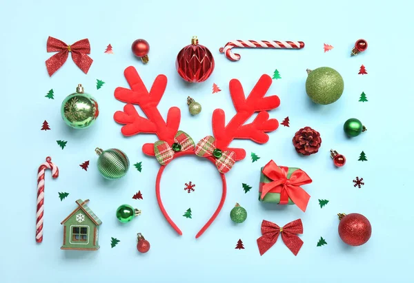 Komposition Mit Schönem Weihnachtsdekor Auf Farbigem Hintergrund — Stockfoto