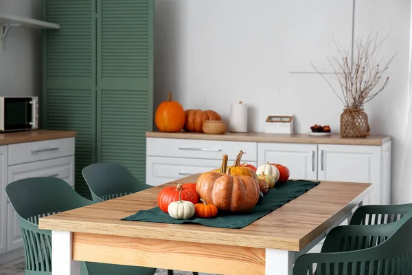 Halloween Pumpkins Dining Table Modern Kitchen — Stock Photo, Image