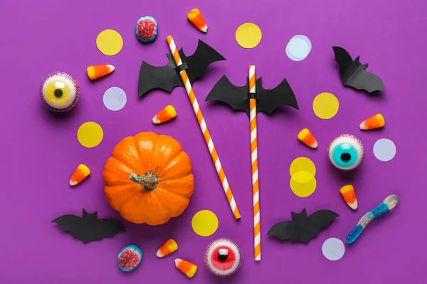 Morcegos Papel Com Palhas Milho Doce Decoração Halloween Fundo Roxo — Fotografia de Stock