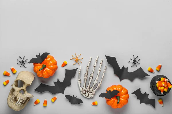 Papírové Netopýři Halloween Dýně Sladkosti Kukuřice Dekor Šedém Pozadí — Stock fotografie