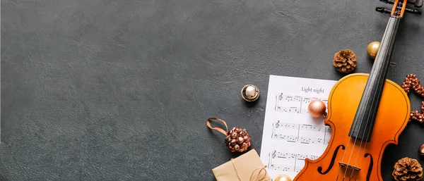 Kemancı Noel Dekoratörü Nota Kağıtları Gri Arkaplan Metin Için Boşluk — Stok fotoğraf