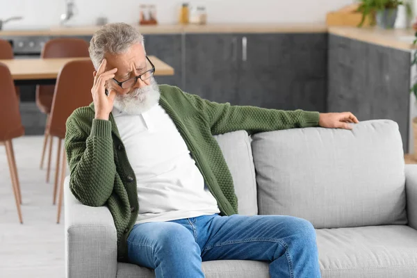 Thoughtful Mature Man Sitting Sofa Kitchen — Stock Photo, Image