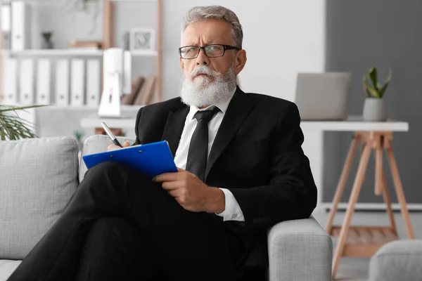 Male Psychologist Clipboard Video Chatting Office — Stock Photo, Image