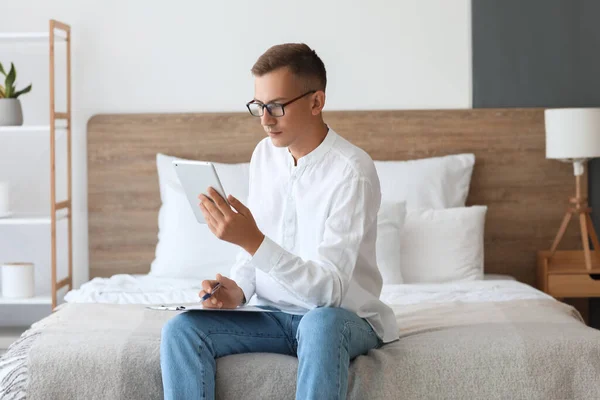 Male Psychologist Video Chatting Patient Bedroom — Stock Photo, Image