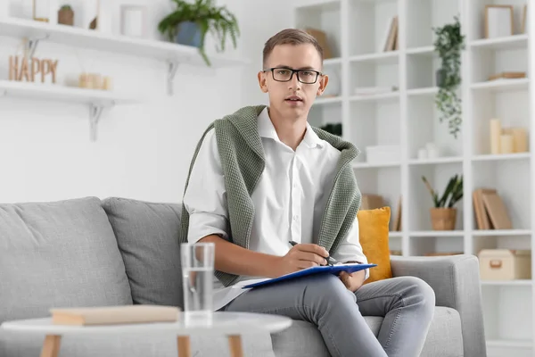 Male Psychologist Clipboard Video Chatting Home — Stock Photo, Image