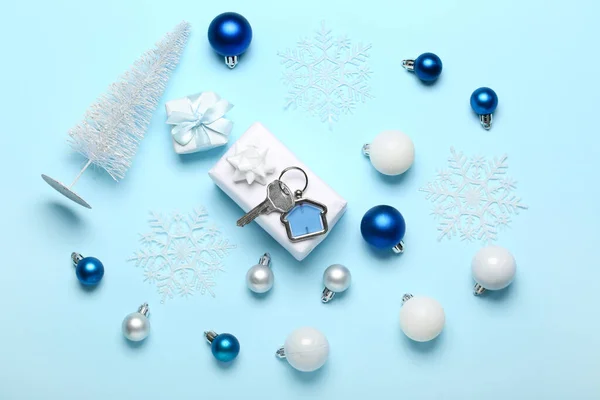 Presentes Natal Com Chave Nova Casa Decoração Fundo Azul — Fotografia de Stock