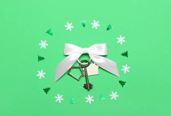 Key New House Bow Christmas Decor Green Background — Stock Photo, Image