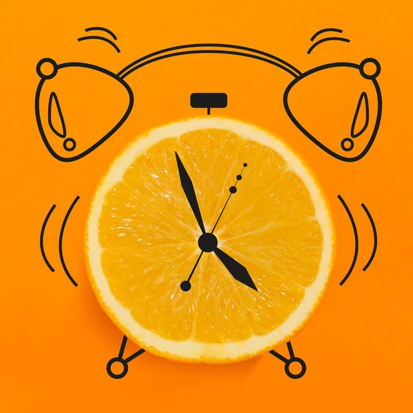 Verse Citrusvruchten Getrokken Wekker Oranje Achtergrond — Stockfoto