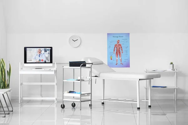 Doctor Video Chatting Modern Medical Office — Stock Photo, Image
