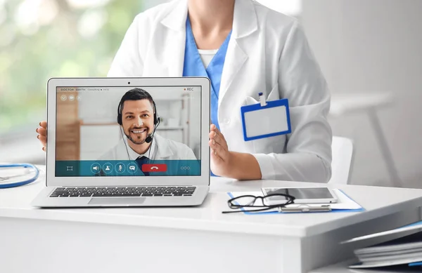 Medico Video Chat Con Collega Studio Medico — Foto Stock