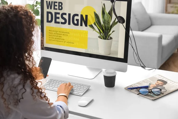 Young Web Designer Working Computer Table Office — Stock Photo, Image