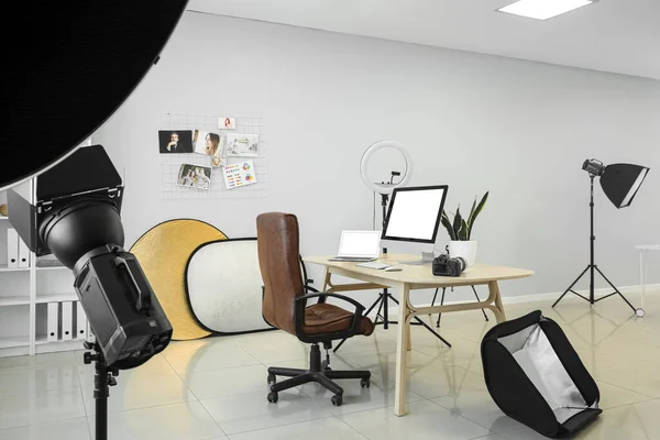 Arbeitsplatz Des Fotografen Inneren Eines Modernen Studios — Stockfoto