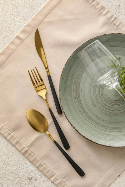 Elegant Table Setting Plate Cutlery Glass Plant Branch Light Background — Foto Stock