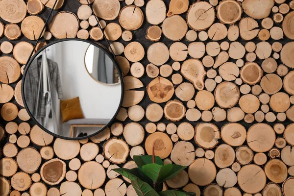 Stilvoller Spiegel Hängt Holzwand Zimmer — Stockfoto