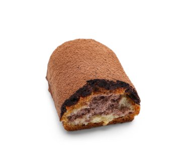 Lezzetli çikolatanın yarısı beyaz arka planda.