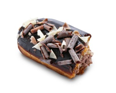 Beyaz arka planda lezzetli bir çikolata ekini.