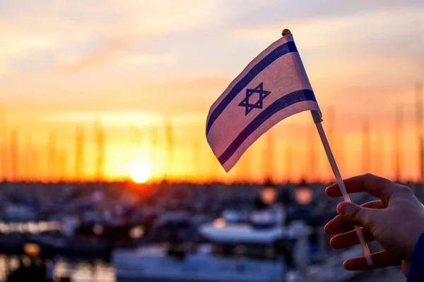 광경을 배경으로 이스라엘의 국기를 — 스톡 사진