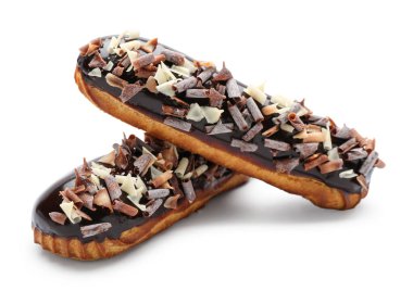 Beyaz arka planda tatlı çikolata ekleriName