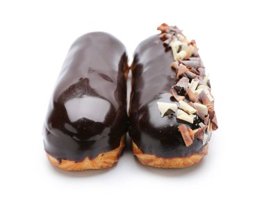 Beyaz arka planda çikolata jöleli leziz eklerName