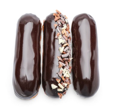 Beyaz arka planda çikolata jöleli leziz eklerName