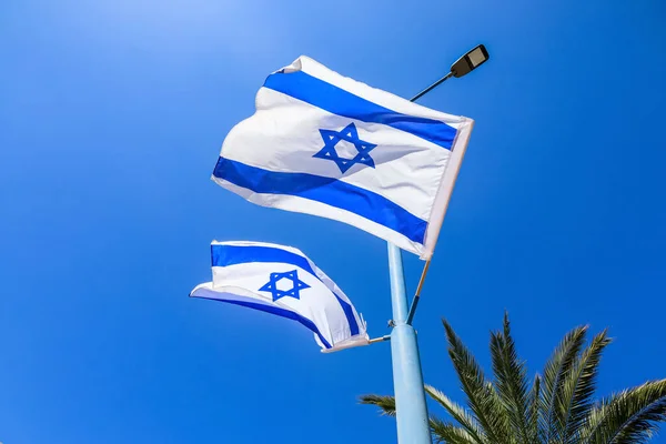 Κυματιστές Σημαίες Του Ισραήλ Στο Φόντο Του Ουρανού — Φωτογραφία Αρχείου
