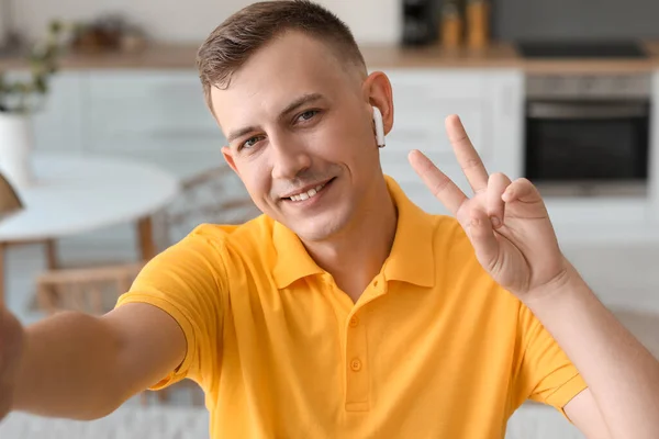 Young Man Showing Victory Gesture While Taking Selfie Sofa Home — Stock Photo, Image