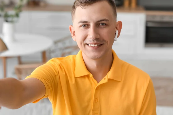 Young Man Taking Selfie Sofa Home — Stock Photo, Image