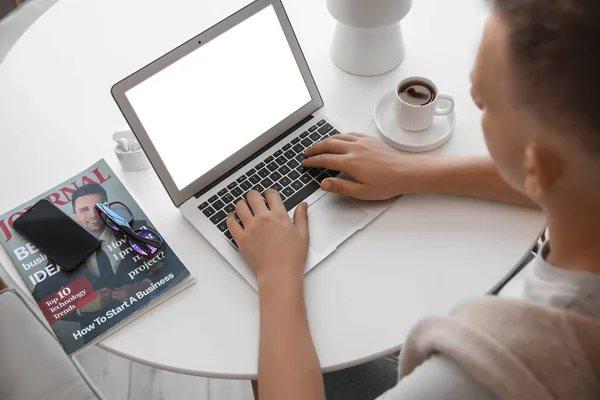 Young Man Using Laptop Table Office Closeup — Stock Photo, Image